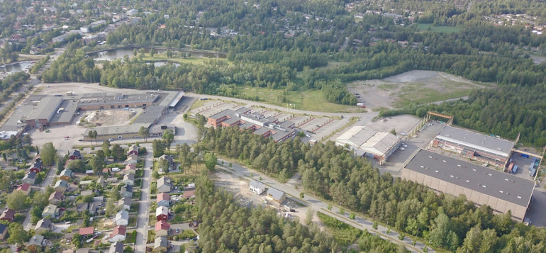 Ilmakuva Kaivopuiston yritysalueesta Raumalla.
